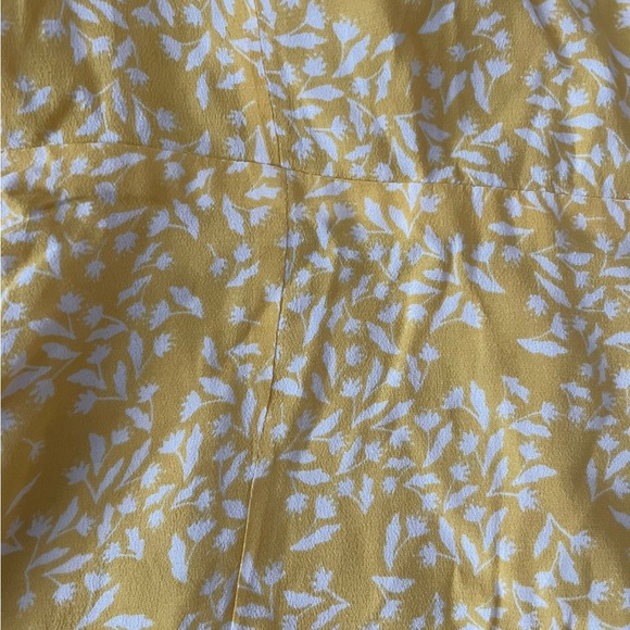 H&M ruffle dress - Picture 3 of 4